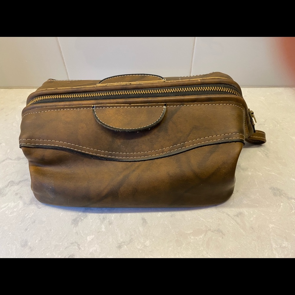 Men’s leather toiletry kit with soft wooden brush. - Picture 5 of 7